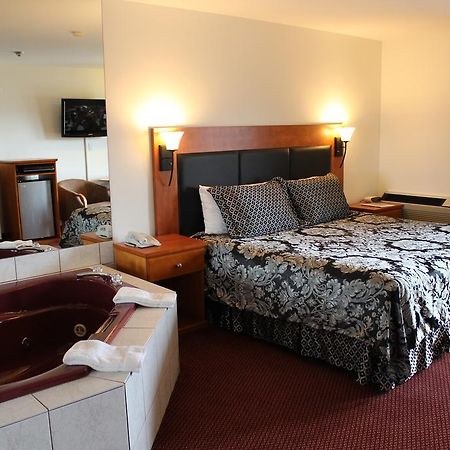 Maverick Motor Inn And Waterslide Kamloops Esterno foto