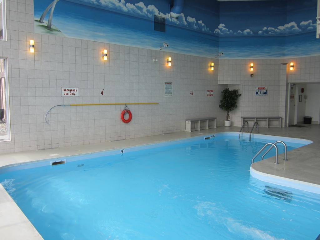 Maverick Motor Inn And Waterslide Kamloops Esterno foto