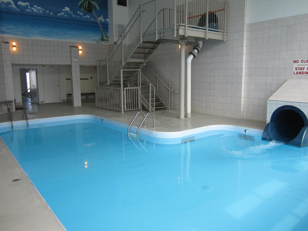 Maverick Motor Inn And Waterslide Kamloops Esterno foto