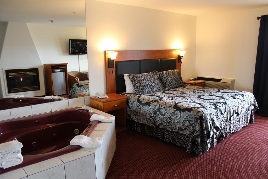 Maverick Motor Inn And Waterslide Kamloops Esterno foto
