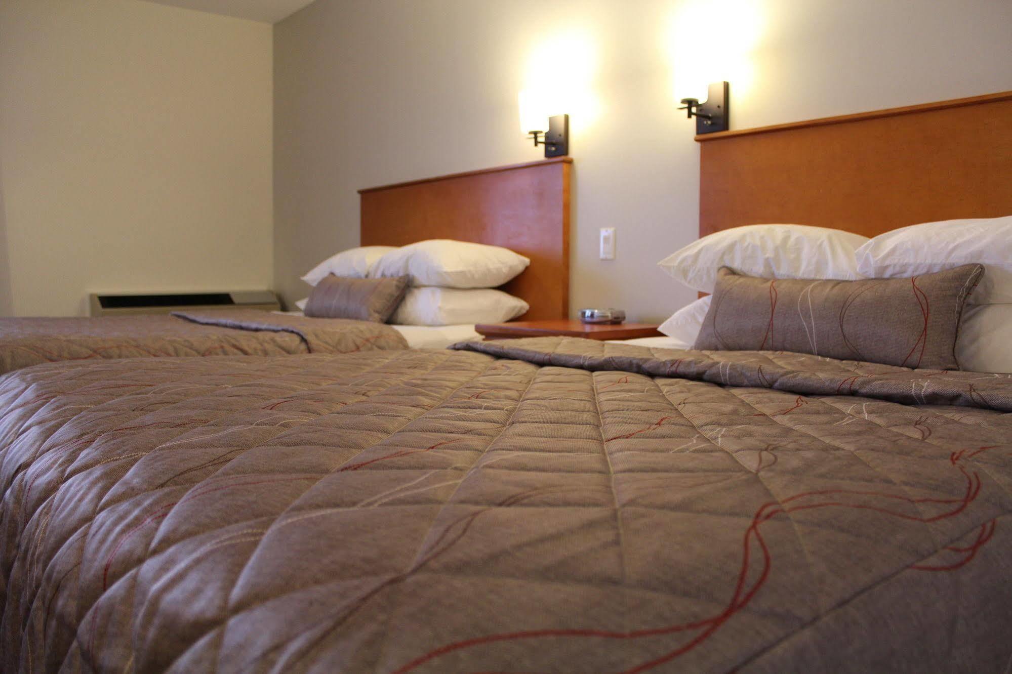 Maverick Motor Inn And Waterslide Kamloops Esterno foto