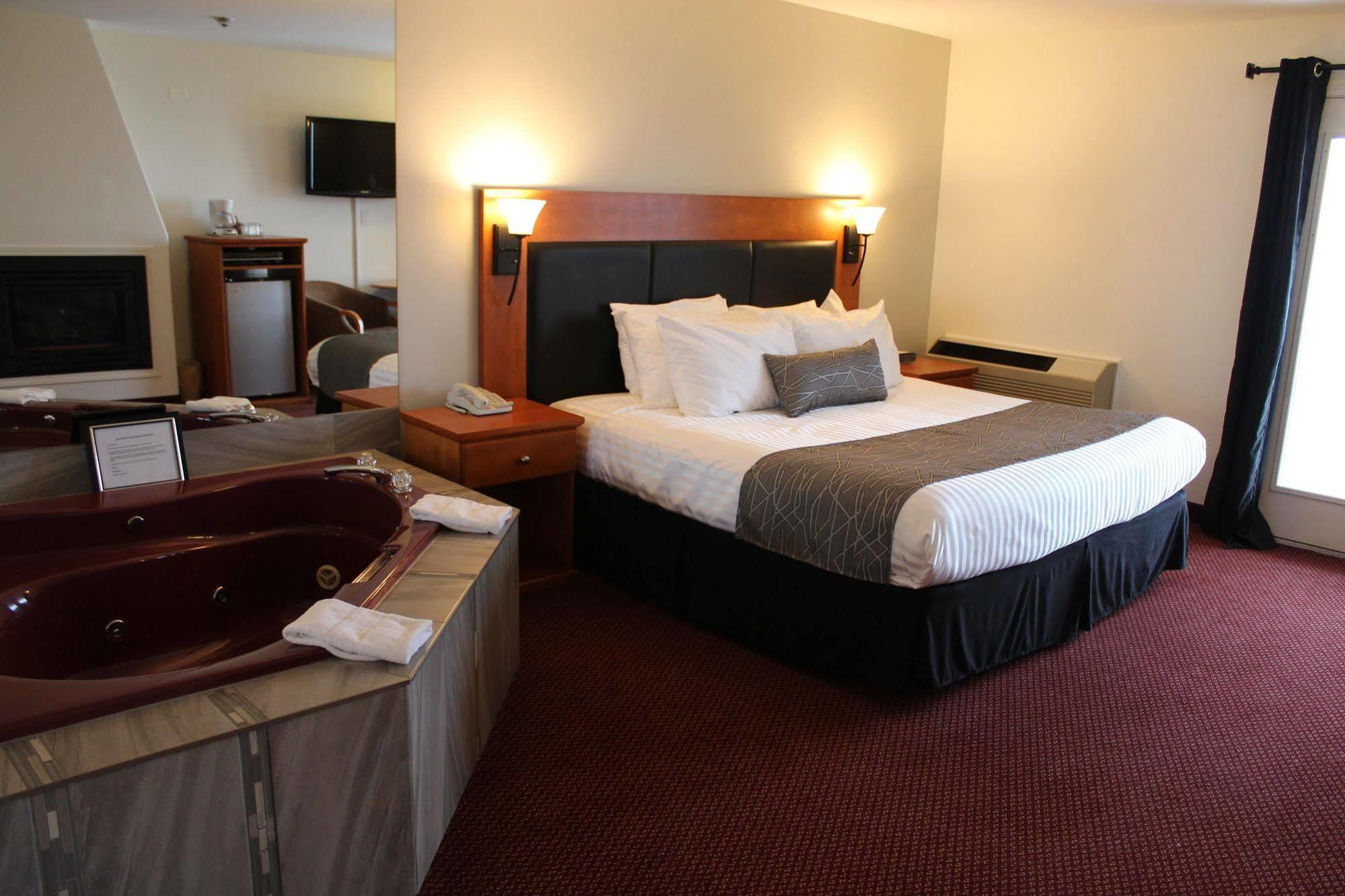Maverick Motor Inn And Waterslide Kamloops Esterno foto