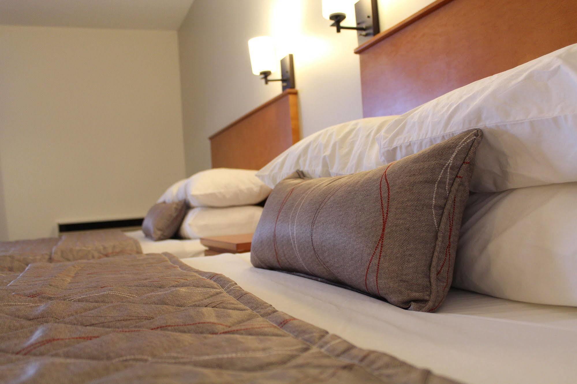 Maverick Motor Inn And Waterslide Kamloops Esterno foto