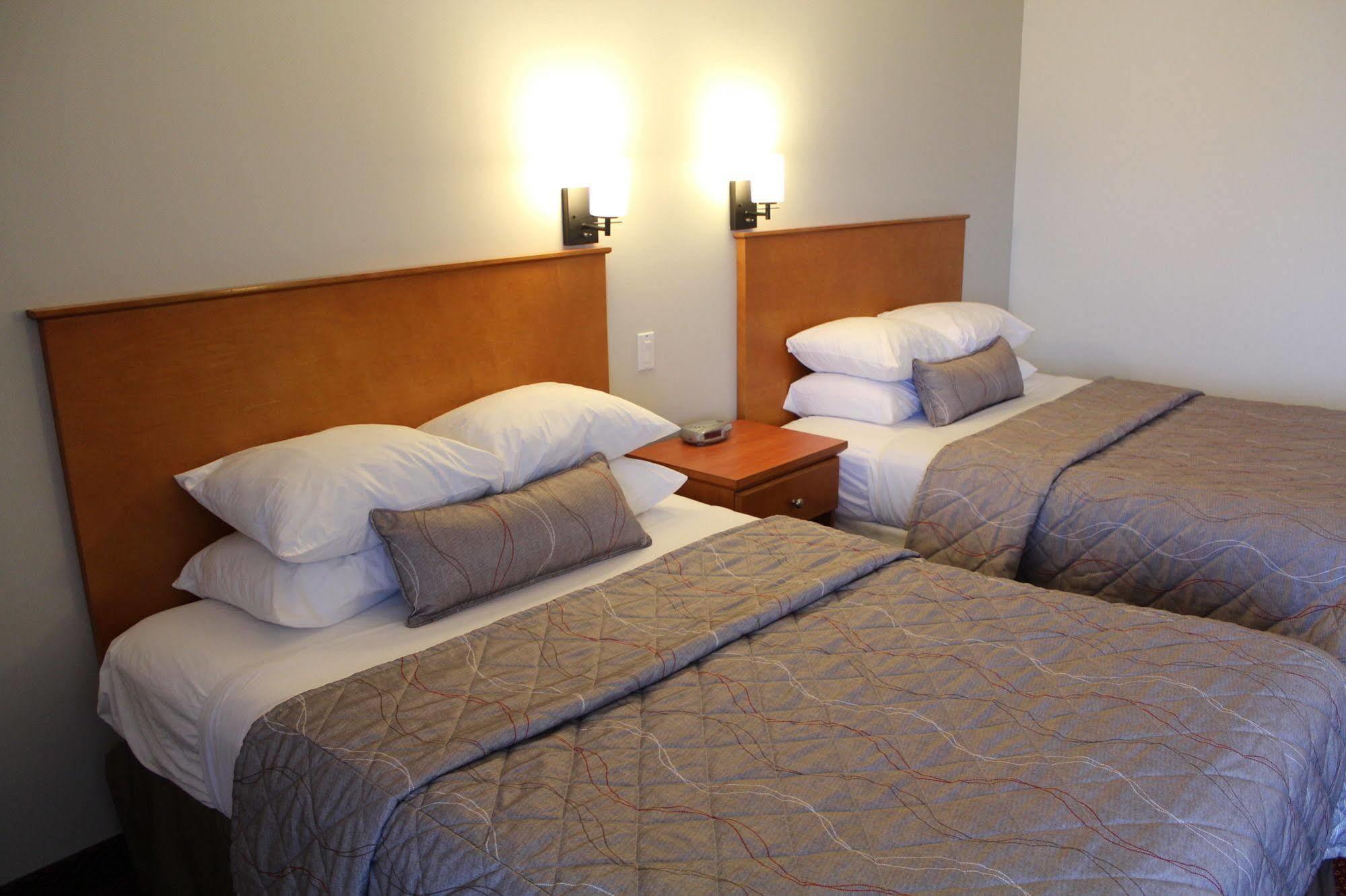 Maverick Motor Inn And Waterslide Kamloops Esterno foto
