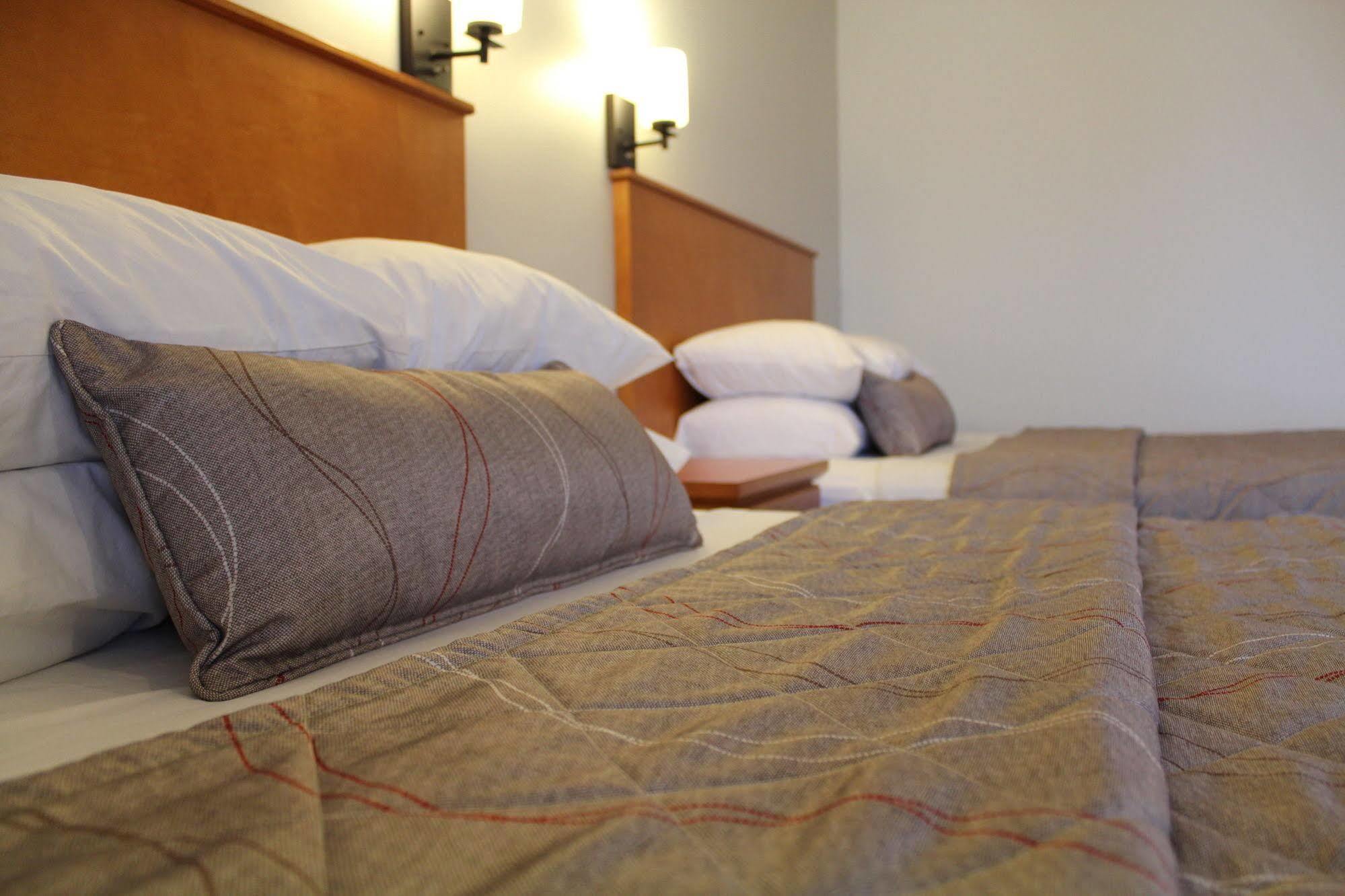 Maverick Motor Inn And Waterslide Kamloops Esterno foto